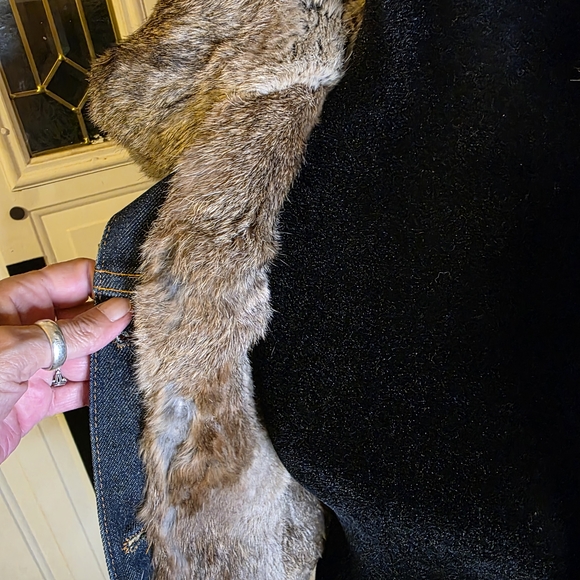 Denim Levis Jacket with Faux Fur Collar - Picture 3 of 8